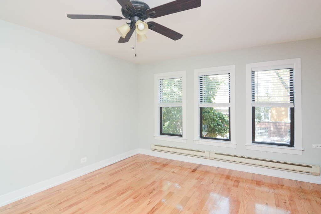 Building Photo - 820 W Cornelia Ave