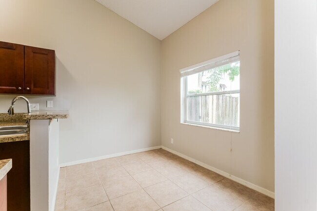 Building Photo - 180 Heatherwood Dr