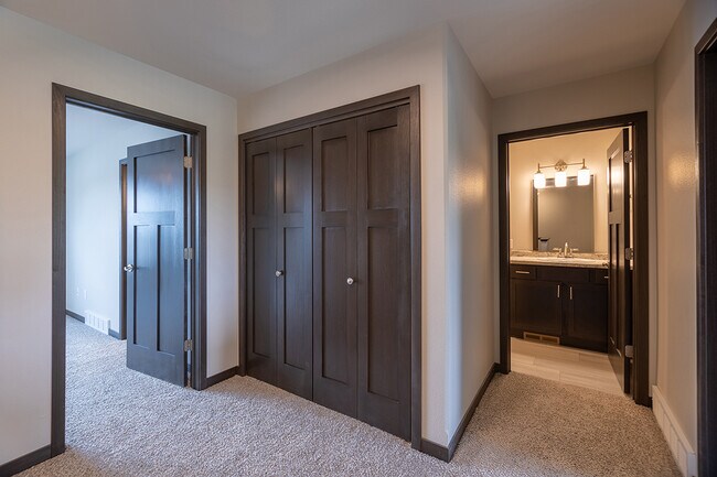 Building Photo - 3404 Green Pastures Ln