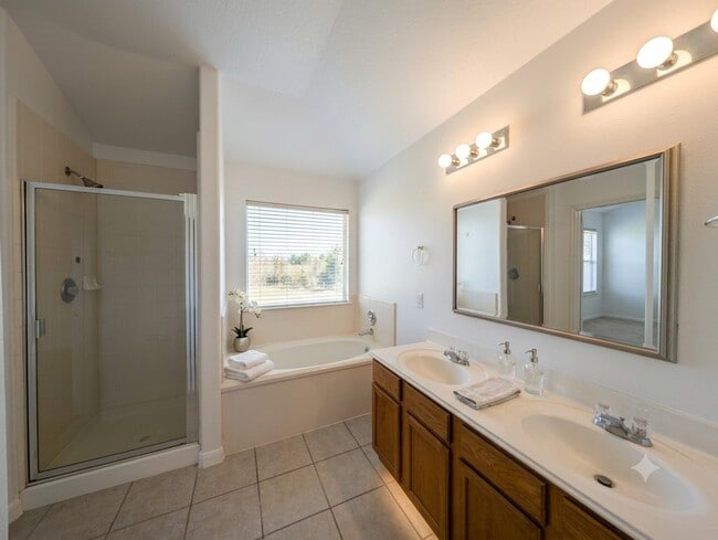 Building Photo - 21530 Falvel Lake Dr