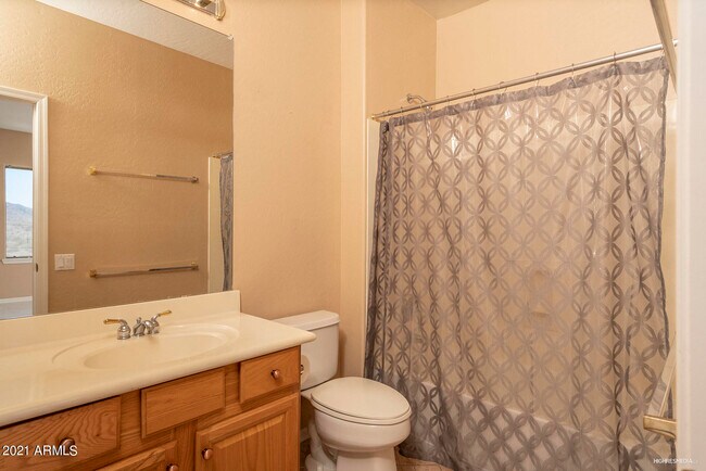 Building Photo - 533 W Desert Flower Ln