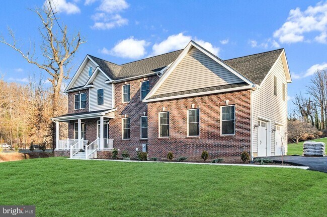 Building Photo - 1201 Regal Ln