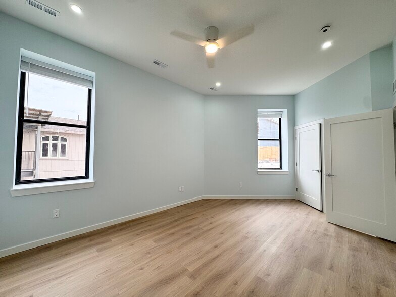 Building Photo - 517 Gillis St