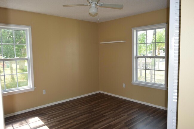 Building Photo - 1450 Creel Rd NE