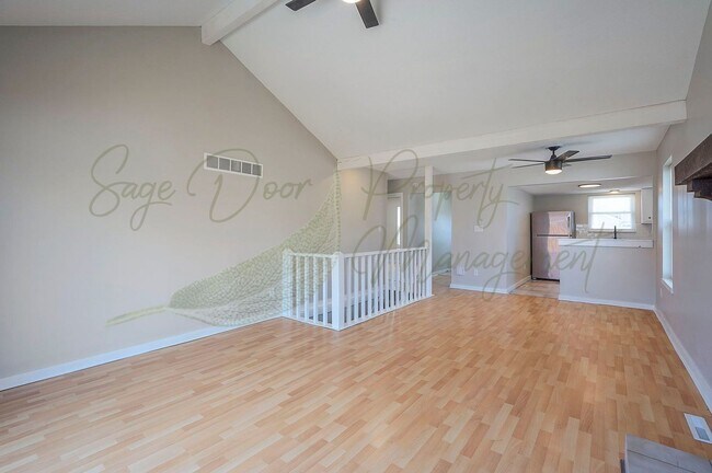 Building Photo - CHARMING TOWNHOME IN LEES SUMMIT!!