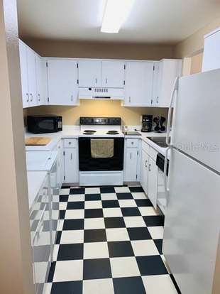 Building Photo - 1605 Tudor Ln