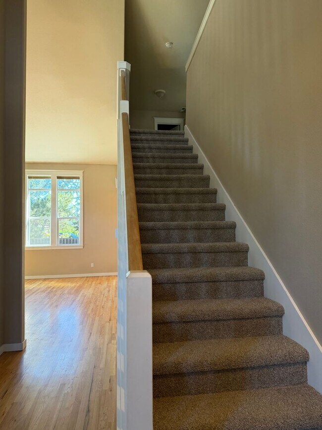 Building Photo - 61112 Snowbrush Dr