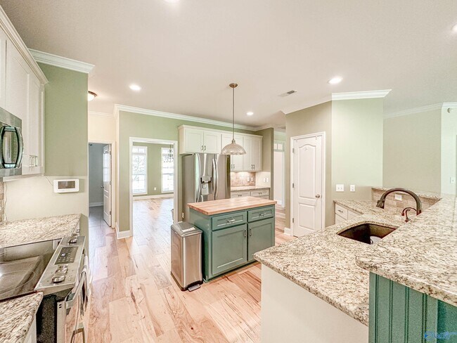 Building Photo - 2303 Palisades Ct SW