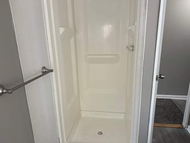 Building Photo - 2737 W Washington Center Rd