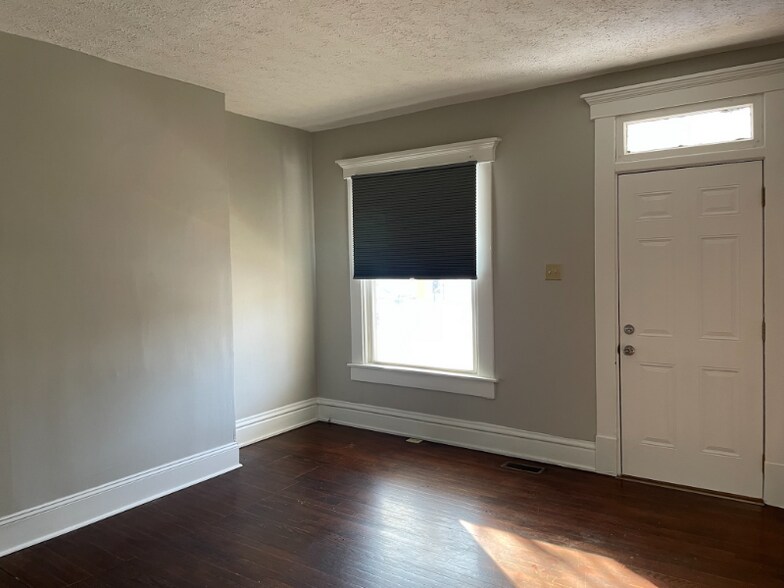 Building Photo - 2402 Findley Ave