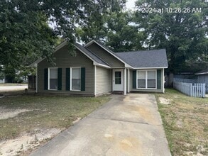 Building Photo - 501 Hollyberry Ln