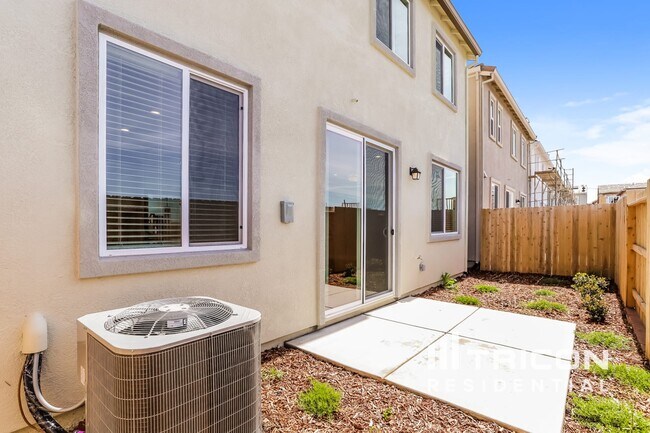 Building Photo - 2075 Comstock Ln
