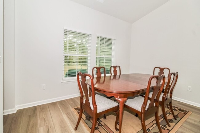 Building Photo - Lovely Furnished Home - $200 Off 1st Month Rent (Upon Approval)