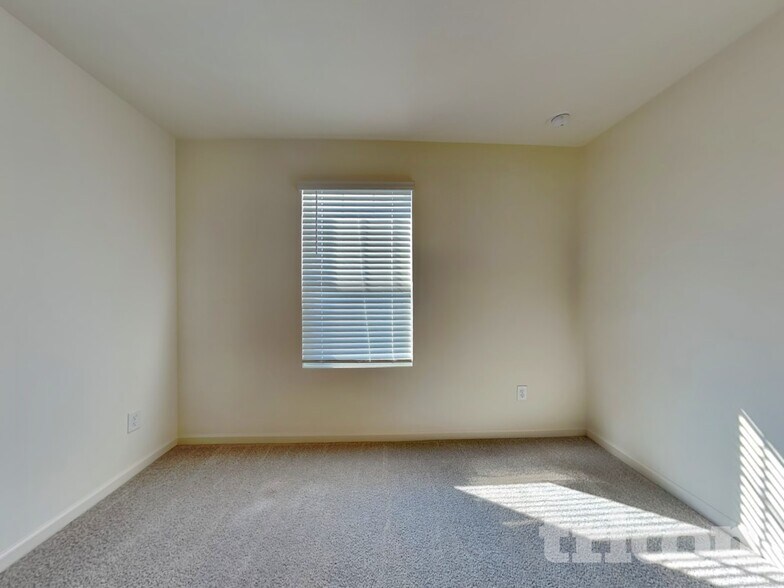 Building Photo - 179 Long Dr