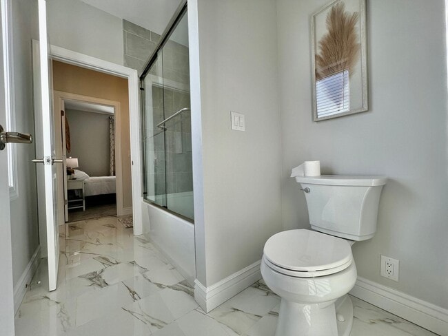 Building Photo - Luxury Home Incredible master suite Liberty Twp OH