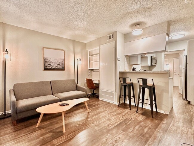 Building Photo - Premium University Quarters 1x1