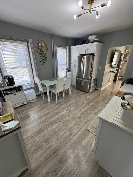 Building Photo - 117 N 6th St