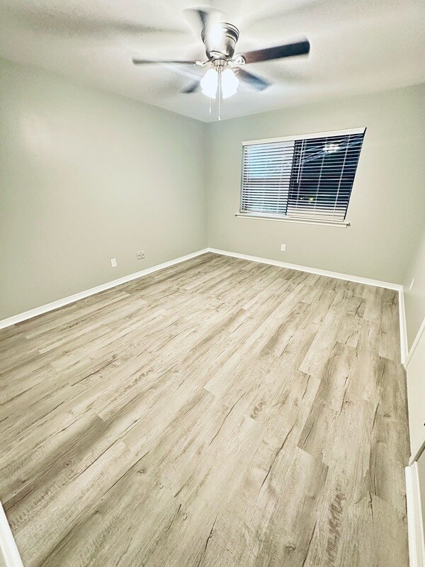 Building Photo - 500 Lincoln St