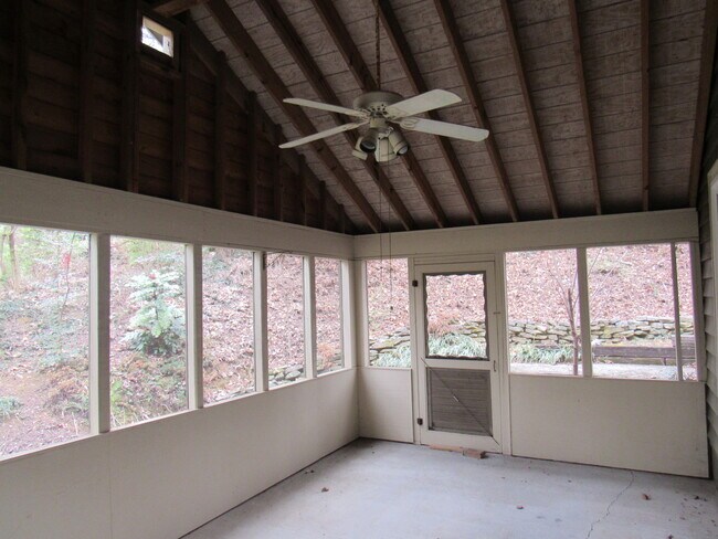 Building Photo - Private West Knoxville Retreat | 3BR Home Near Turkey Creek & Pellissippi
