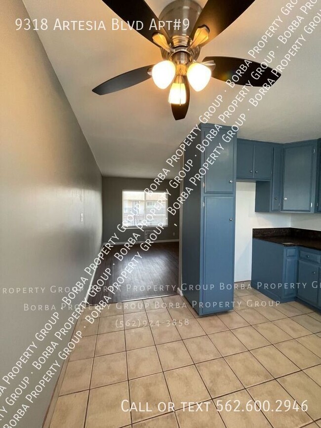 Building Photo - *PET FRIENDLY UPSTAIRS 2 BEDROOM 1 BATHROO...