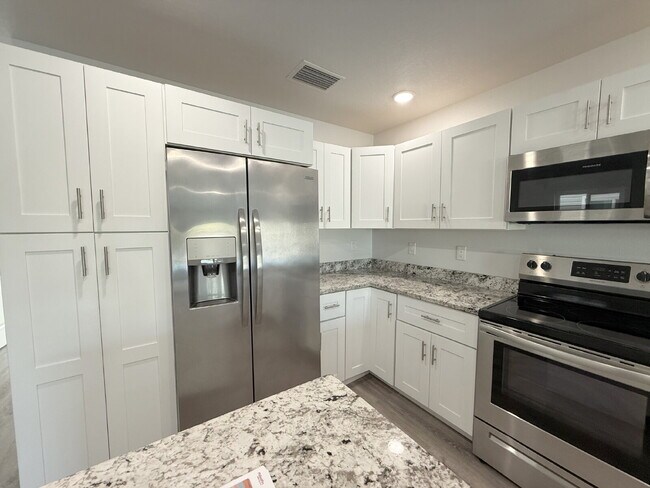 Building Photo - Waterfront 3 bedroom townhome with dock!