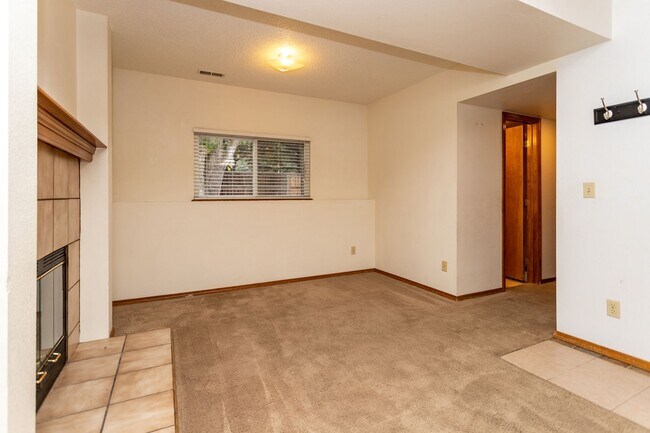 Building Photo - 6109 Lowlander Ct