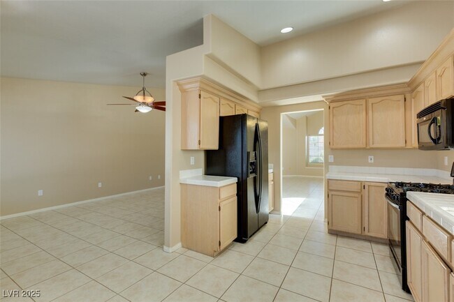 Building Photo - 1744 Knotty Pine