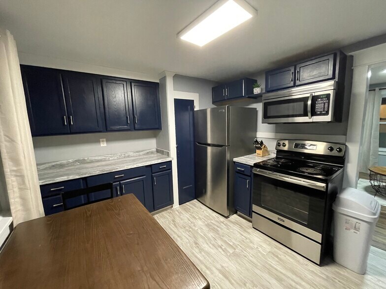 kitchen - 4034 Bailey Ave