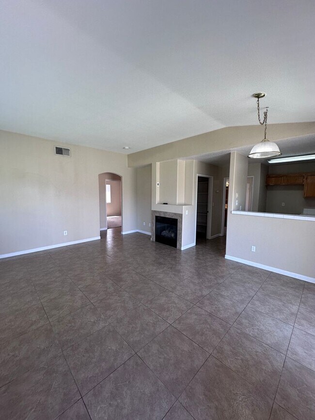 Building Photo - 4404 Pebble Creek Dr