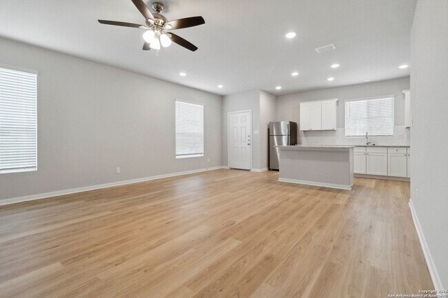 Building Photo - Brand New 3 Bd 3 Full Bath Townhouse Near ...