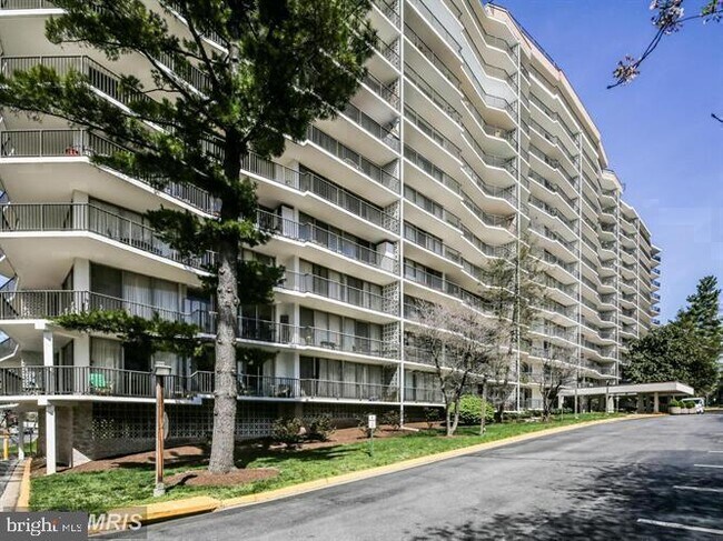 Building Photo - 3333 University Blvd W