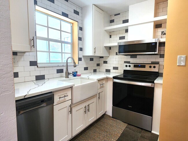 Building Photo - Updated 3-bedroom, 2-bath home