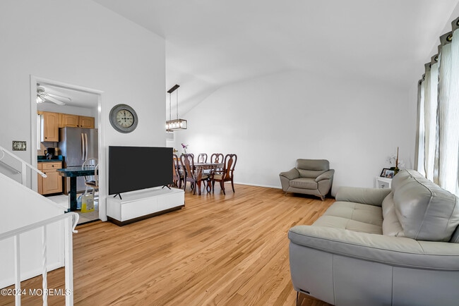 Building Photo - 36 Community Dr