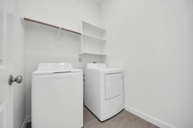 Building Photo - 27111 Blue Pool Dr