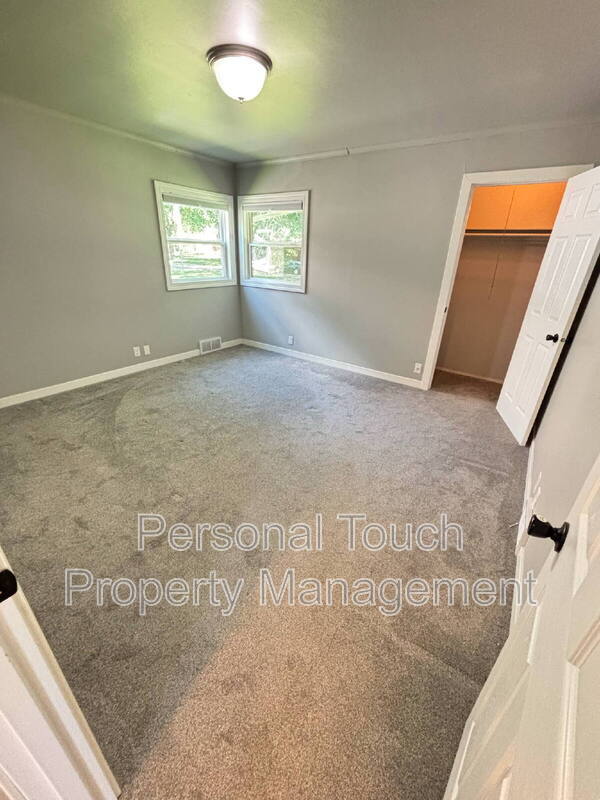 Building Photo - 1541 10th St S