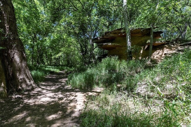 Building Photo - 326 Tahitian Dr