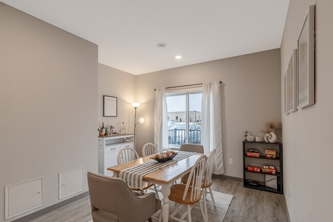 Building Photo - 1570 Stadium Ln