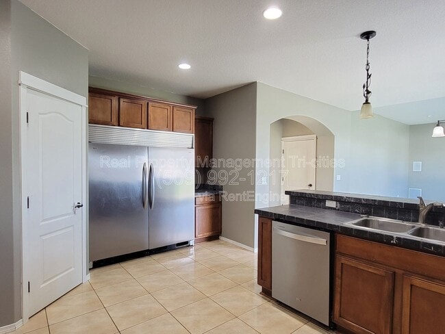 Building Photo - 5017 Laredo Dr