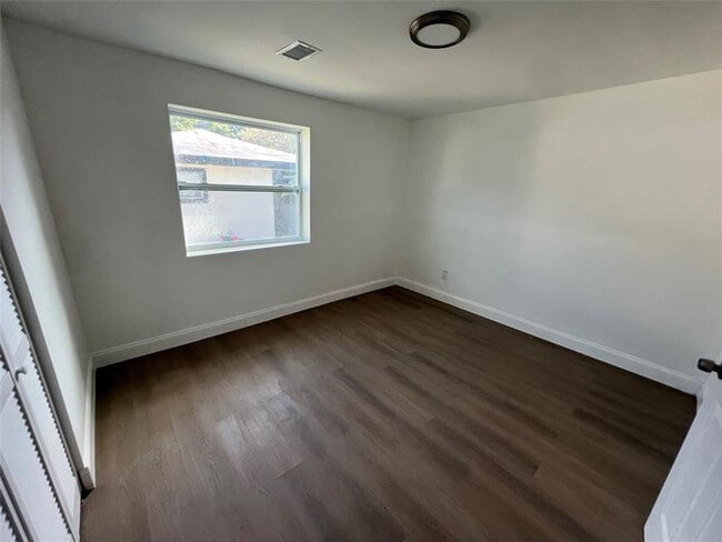 Building Photo - 422 SW 4th Ave