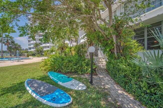 Building Photo - 9101 E Bay Harbor Dr