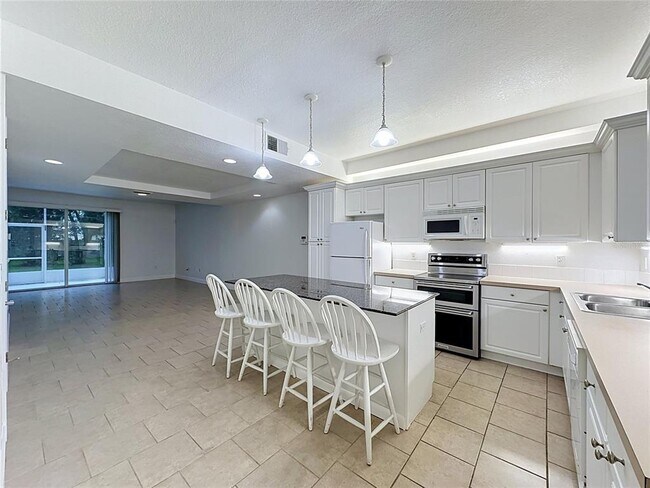 Building Photo - 2053 Green Oak Ct