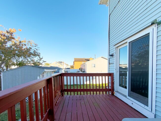 Building Photo - 1649 N Missouri Ave