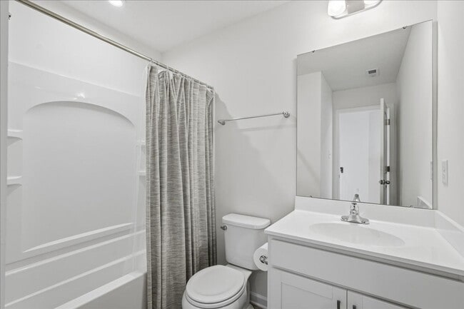 Building Photo - Beautifully UPDATE Townhome FOR LEASE