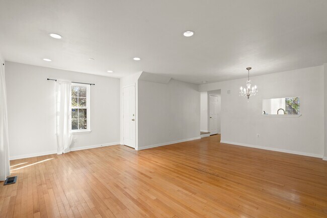 Building Photo - 7417 Wilma Ln