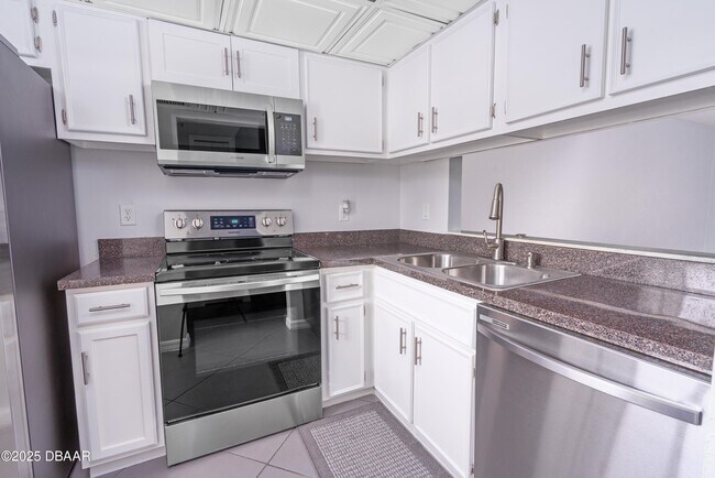 Building Photo - 144 S Halifax Ave