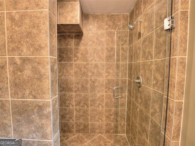 Building Photo - 5575 Lake Forrest Dr NW