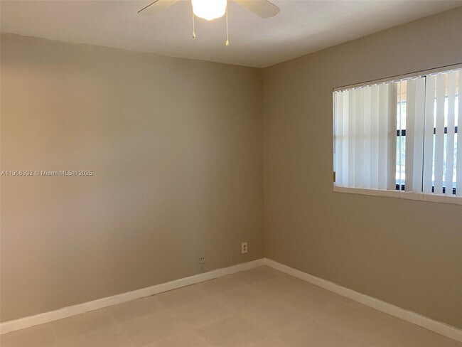 Building Photo - 4090 N Pine Island Rd