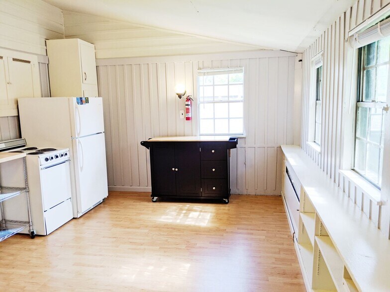 Building Photo - Clark Triplex