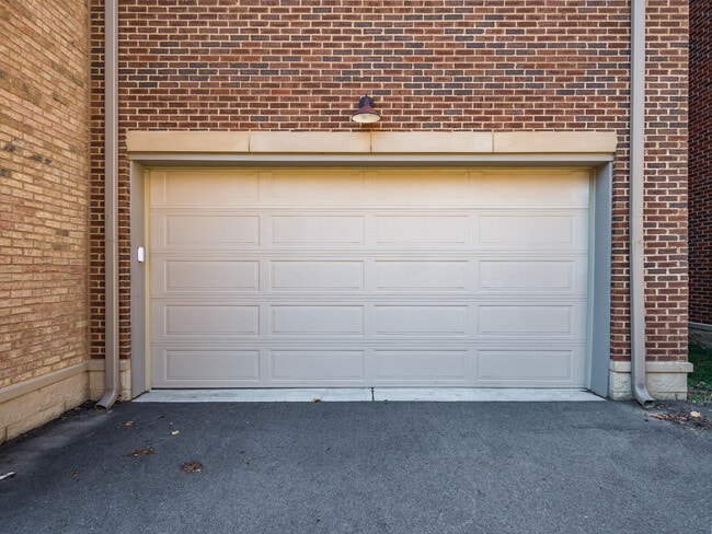 Building Photo - 766 N 6th St