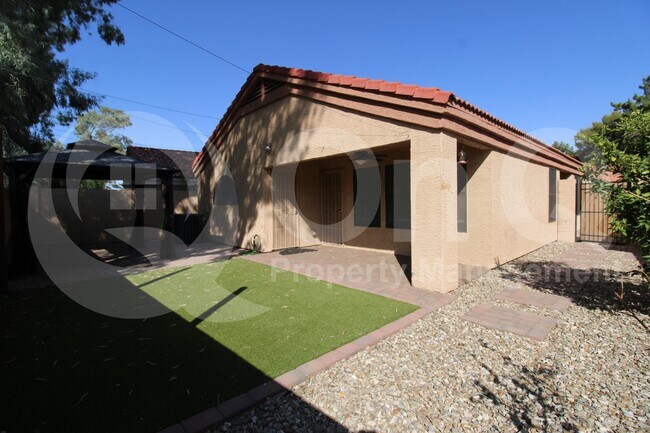 Building Photo - 602 N Cobblestone St